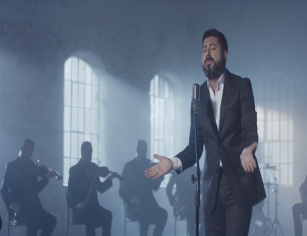 TÜRKÜLERİN EFENDİSİ TÜRKÜLERLE ZİRVEDE