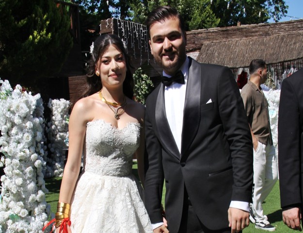 ALPER ERTÜRK VE SEVDE DEMİR'DEN MUTLULUĞA EVET