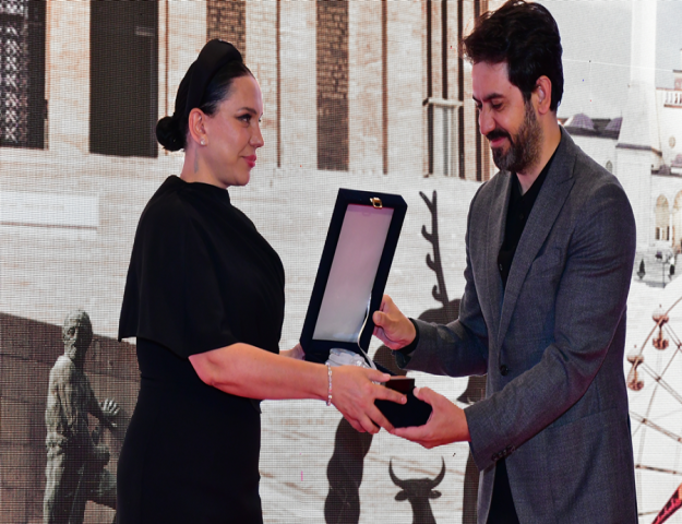 ARAŞTIRMACI YAZAR ÜMMÜHANİ KARA’YA ANLAMLI ÖDÜL