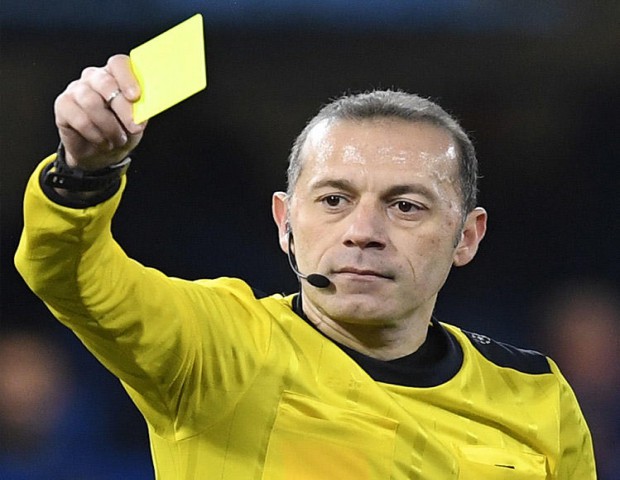 Cüneyt Çakır'ın maçında tarihi an! Devler Ligi'nde..