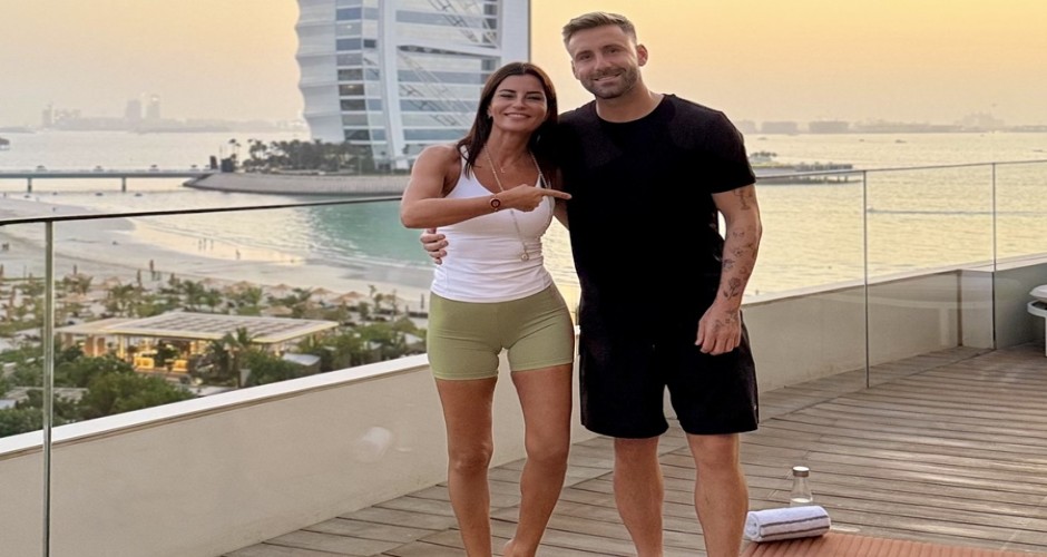 ECE VAHAPOĞLUNDAN İNGİLİZ FUTBOLCUYA YOGA