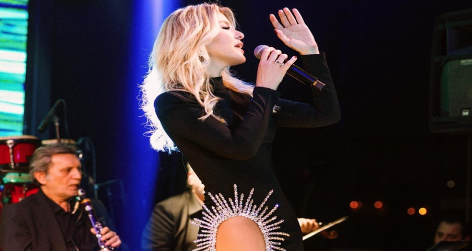 GÜLBEN ERGEN’DEN YILIN FİNALİNE SOLD-OUT ŞOV