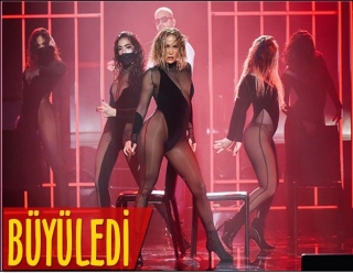 TRANSPARAN KIYAFET TERCİH ETTİ