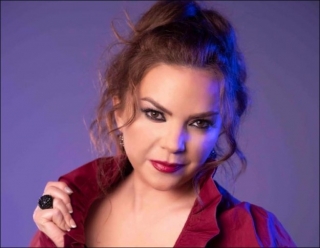 ESRA İÇÖZ'DEN ALBÜM SÜRPRİZİ