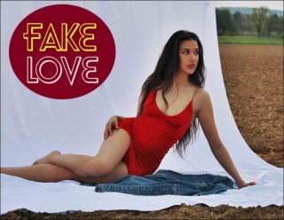 SU EL ROMAN GÖZ KAMAŞTIRDI