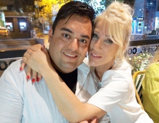 KAZANDIĞI PARALARI TATİLDE HARCADI