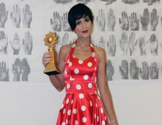 ÖDÜLÜNÜ NİRENGİ DERNEĞİ'NE İTHAF ETTİ