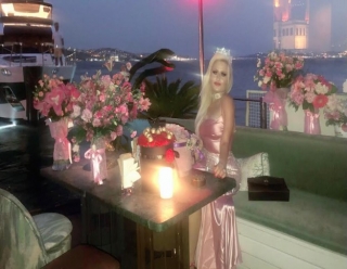 MELİSA ÖZMEN,ŞIKLIĞIYLA DİKKAT ÇEKTİ