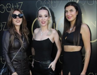 HANDE YENER ÜSTÜNDE SERVET TAŞIDI