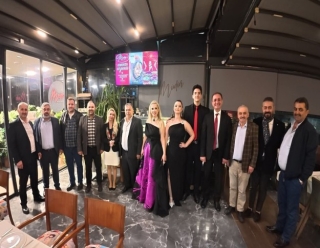 AYGÜL YÜRÜR HEM KİTABINI HEM ŞARKISINI TANITTI