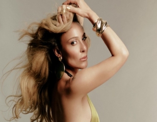 KIBRIS GÜZELİ ZİYNET SALİ