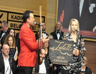 MUAZZEZ ABACI ŞARKILARIYLA ANILDI