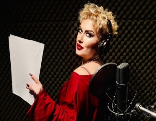 BAŞARISIYLA DİKKAT ÇEKİYOR