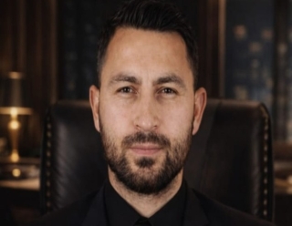 İSİMSİZ YÜZLERİ YILDIZ YAPMAK BENİM İŞİM