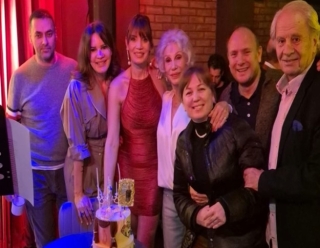 AYÇA VARLIER’DEN ANNESİNE 82. YAŞ SÜRPRİZİ