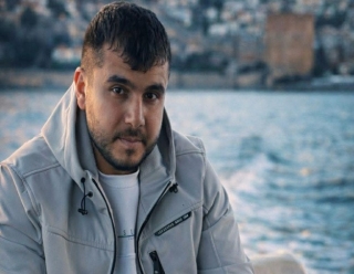 MÜZİK YAPIMCILIĞINA SOYUNDU