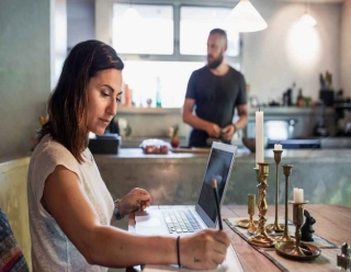 EV KADINLARI EKONOMİYE KATILIYOR