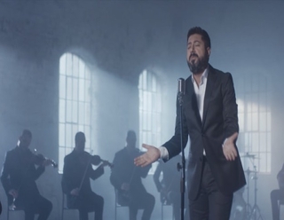 TÜRKÜLERİN EFENDİSİ TÜRKÜLERLE ZİRVEDE