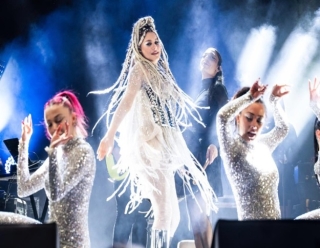 ATİYE BAHARI SAHNEDE BAŞLATTI