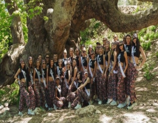MİSS AURA GÜZELLERİ ŞALVAR GİYİP PODYUMA ÇIKTI