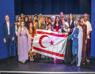 KIBRISLI ÖZEL ÇOCUKLARDAN, ALKIŞLANAN ‘HAMLET’ PERFORMANSI