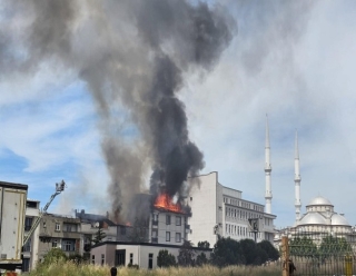 İSTANBUL’DA KORKUTAN YANGIN