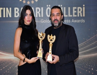 BAŞARILI YAPIMCI SUAT YANÇ’A BİR BÜYÜK ÖDÜL DAHA