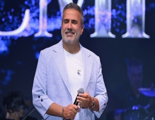 EMRAH SAHNEYE ÇIKTI, ANTALYA TEK YÜREK OLDU