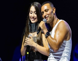 MUSTAFA SANDAL İLE AYNI SAHNEDE PARLADI