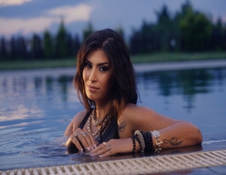 YAĞMUR TAŞ’TAN ‘SANA İNAT’ÇIKIŞI