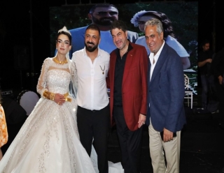 YILLAR SONRA AYNI DÜĞÜNDE ORTAYA ÇIKTILAR