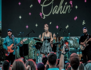 SENA ŞAHİN’DEN BÜYÜLEYİCİ PERFORMANS